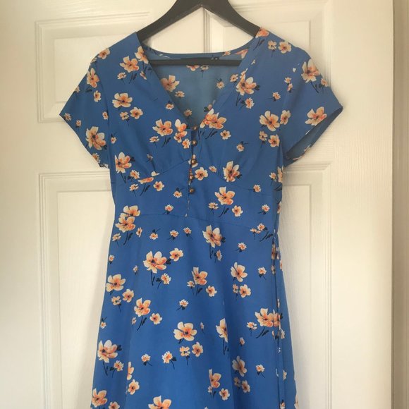 New Look Dresses & Skirts - Yellow flowered blue dress